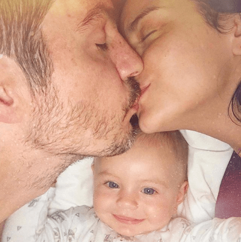 el 25 de septiembre, Aislinn enterneció Instagram para celebrar los 7 meses de su pequeña hija.