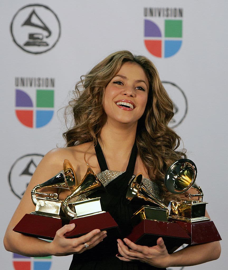 En los Latin GRAMMY Shakira fue la gran ganadora al obtener cuatro preseas, entre las que destacan álbum del año y canción del año con su disco 'Fijación oral'.
