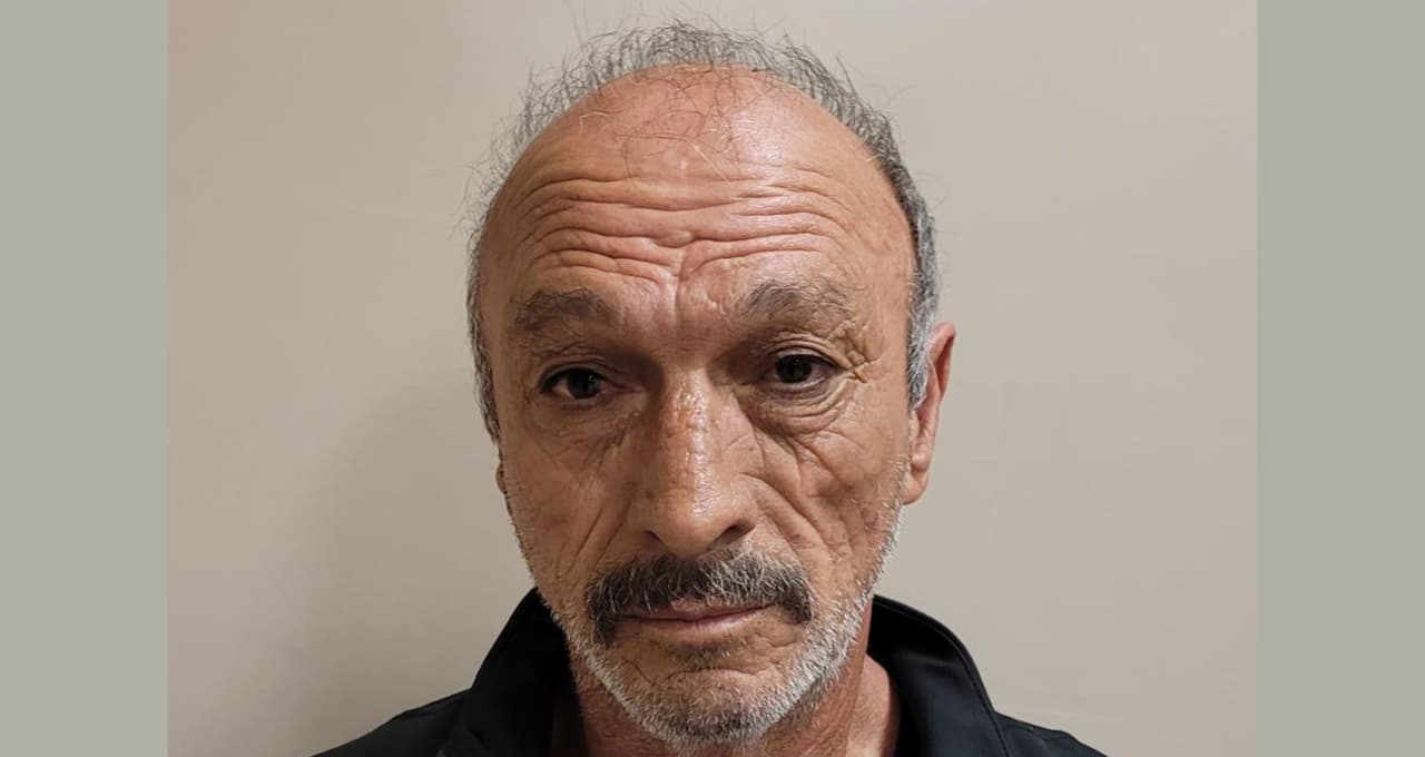 Luis Arroyo Telles fue arrestado por agentes al este del sector Tucson. Los registros revelaron que el inmigrante mexicano fue condenado por un delito grave de poner en peligro intencionalmente a un niño que probablemente cause lesiones corporales graves o la muerte en LosAngeles.