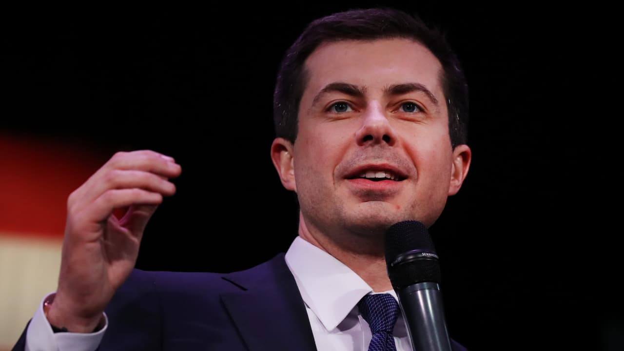 Pero el ascenso de 
<a href="https://www.univision.com/shows/noticiero-univision/joe-biden-recibe-el-espaldarazo-de-pete-buttigieg-y-amy-klobuchar-de-cara-al-supermartes-video">Pete Buttegieg</a> a jefe del 
<a href="https://www.transportation.gov/meet-secretary/secretary-pete-buttigieg" target="_blank">Departamento de Transporte de Estados Unidos</a> podría conducir a lo que él llama un cambio "generacional" en la forma en que los estadounidenses viajan al trabajo. Los obstáculos siempre presentes para cualquier expansión ambiciosa de SEPTA es el costo (miles de millones para la mayoría de los proyectos) y una historia de escasa fuerza de voluntad política por parte de los líderes electos locales para impulsar el transporte público en lugar de los automóviles.