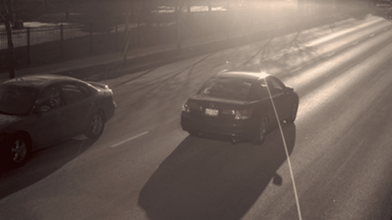 Policía busca a un hombre que se tocaba de forma indecente cerca de una escuela