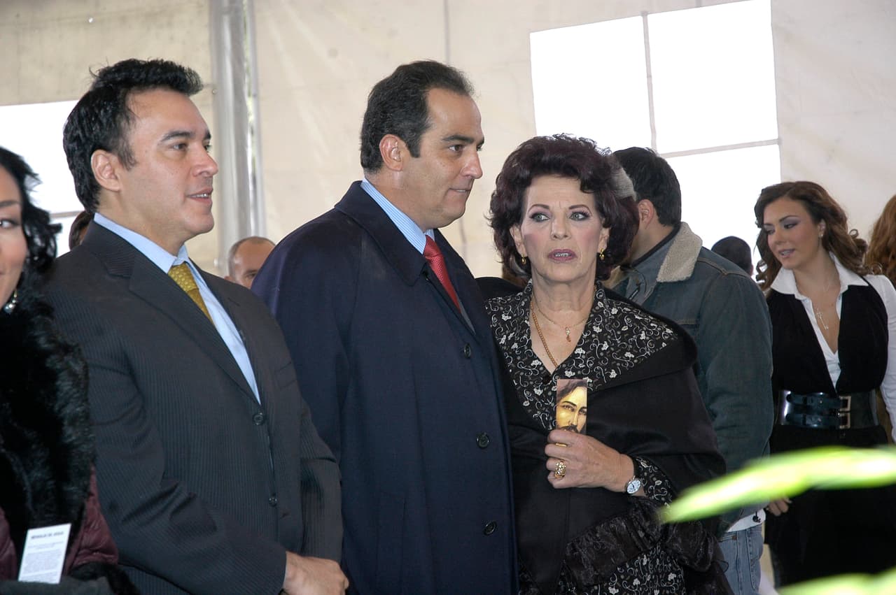 "Los hijos tienen derecho a vivir sus propias vidas y 
<b>no puedo responder por los actos de ella</b>", dijo la artista, quien ha estado en telenovelas como 'Agujetas de color de rosa' y 'Retrato de familia'. 
<br>