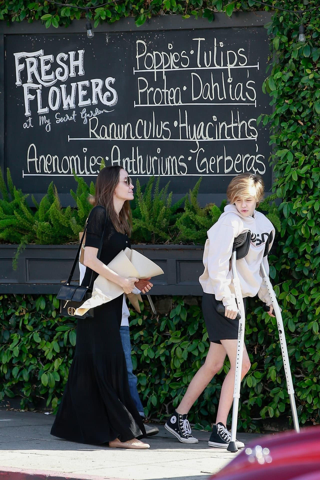 Jolie no quería violar la privacidad de sus hijas. Por ese motivo calló hasta que la autorizaron las adolescentes.