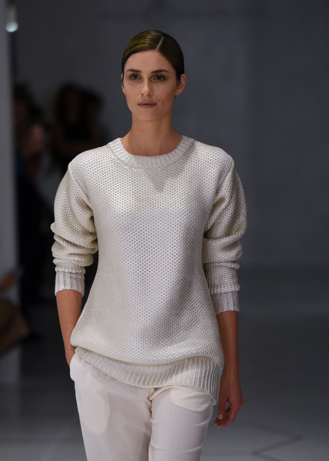 Pudimos ver los tejidos de punto muy presentes ideales para los vientos de los atardeceres primaverales que le avecinan el próximo año.