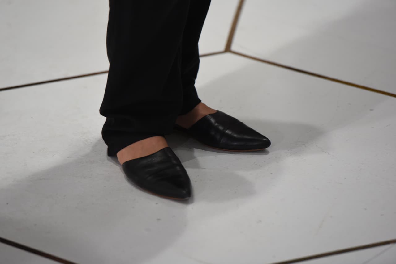 Además de las prendas, la latina también se especializa en el diseño de calzado.