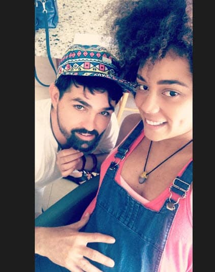 Ferdinando confesó que la estaban pasando mal por la difícil situación de sus hijos: "Se nos viene una condición extra además de la presión, la cual ya se la controlaron. Empezó a manifestar que ya estaba teniendo un poco de dilatación lo cual no nos conviene porque nuestros hijos, por la semana en la que estamos, son ligeramente prematuros, y lo que preocupa es que el desarrollo pulmonar de ellos sea el correcto”, explicó.
<br>