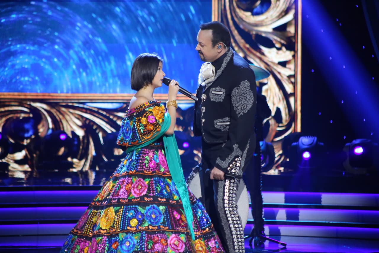 Además aprovechó para hacer especial mención de la mayoría de edad que acaba de alcanzar, la cual le permite ya votar. Expresó que ya es «toda una mujercita hecha y derecha» e incluso bromeó y le dijo que «Ya está ruca» y que «ya puede aportar para el gasto».