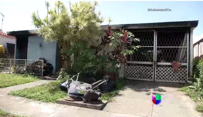 Tras el paso de la tormenta Erika, la casa se quedó sin luz por lo que se fueron a dormir a casa de un familiar. A las 11:03 p.m. recibieron una llamada de un vecino indicándole que chispas salían del patio. Estas se convirtieron en un voraz incendio que los dejó sin hogar.