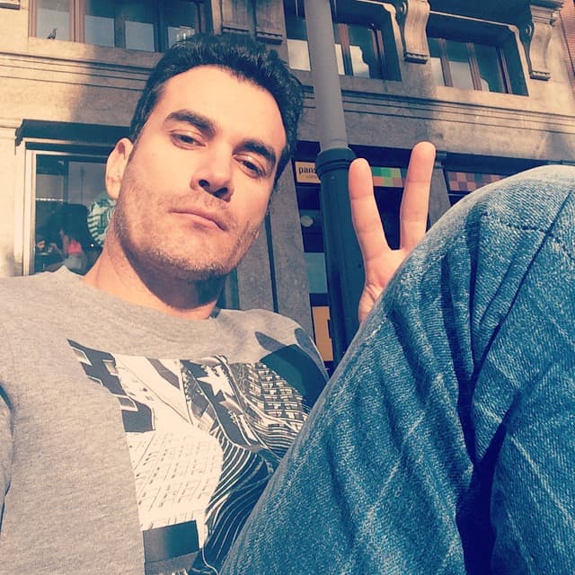 Antes de comenzar su carrera en el mundo de las telenovelas, David ejerció como abogado, pues estudió Derecho en su natal Sonora.