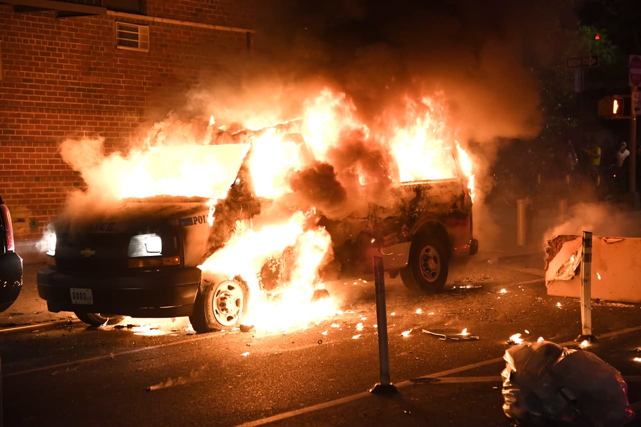 <b>La ciudad de Nueva York ya no sería designada una "jurisdicción anárquica"</b>
<br>
<br>El presidente Trump recientemente calificó a la ciudad de Nueva York de "jurisdicción anárquica”, con el fin de retener fondos federales de la ciudad, usando el pretexto de las protestas de Black Lives Matter y el aumento en la tasa de violencia armada.
<br>
<br>Los recortes le podrían haber costado unos 12 mil millones de dólares a la ciudad, por lo que el alcalde de Blasio demandó a la administración de Trump. Es fácil asumir que la administración de Biden removerá esta designación, asegurando esos fondos una vez más.