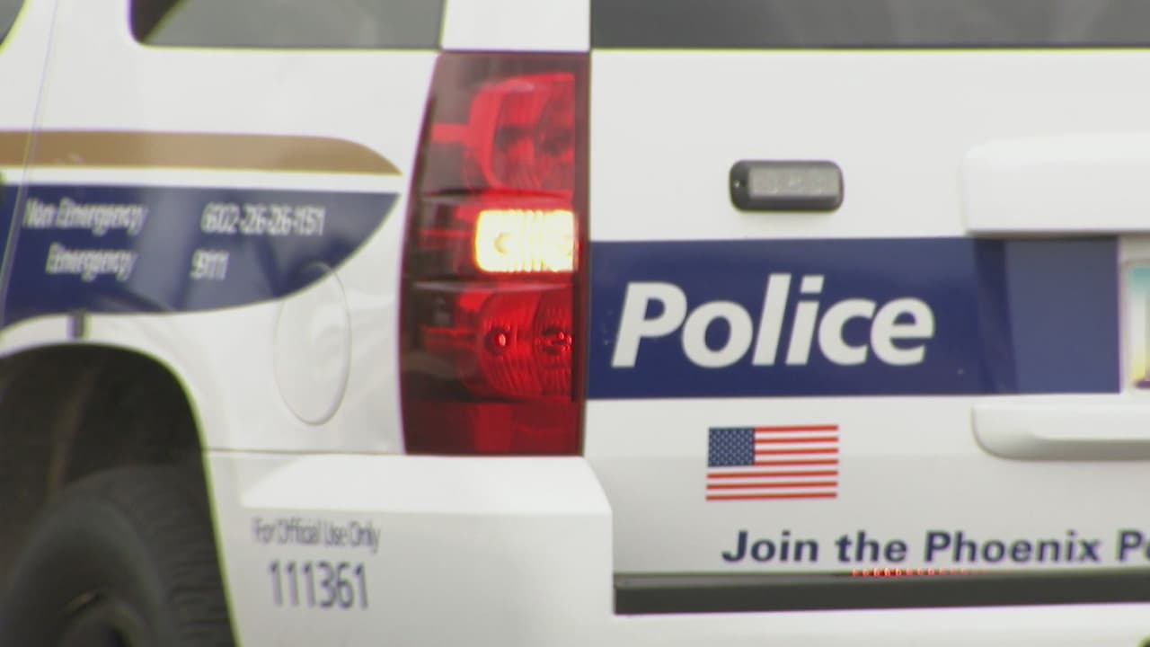 Encuentran a un bebé muerto detrás de un negocio en el sur de Phoenix