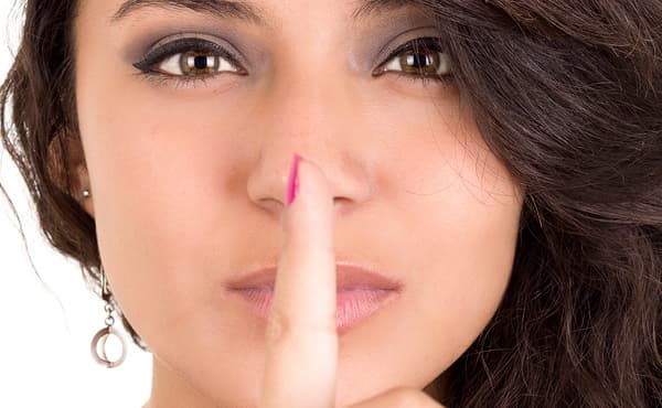 Recomendación: Pensar antes de hablar y no a la inversa y aplicar aquello de “disculpa no solicitada, muchas veces indica confesión de culpa”. Demasiadas justificaciones son sospechosas. Quién más habla, mintiendo, ¡más se enreda!