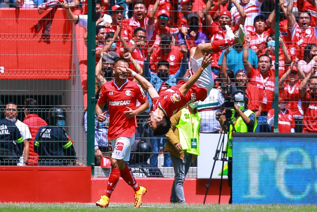Toluca tuvo un gran inicio en casa ante el Atlas, al que le ganaba 3-0 antes de los primeros 15 minutos, pero terminó sufirendo y logró llevarse la victoria 3-2 ante el bicampeón que reaccionó y casi se lleva el empate.