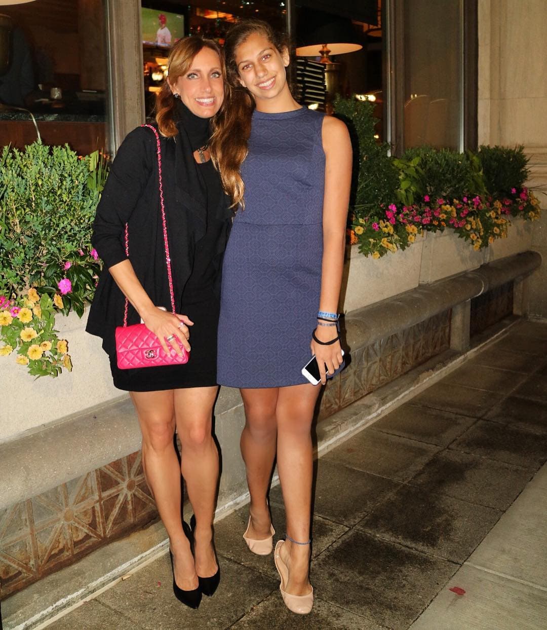 Pero si Lili Estefan es alta, su hija lo es aún más. En una publicación que hizo en 2016, cuando Lina tenía 13, La Flaca dijo que ya la había pasado por una pulgada.