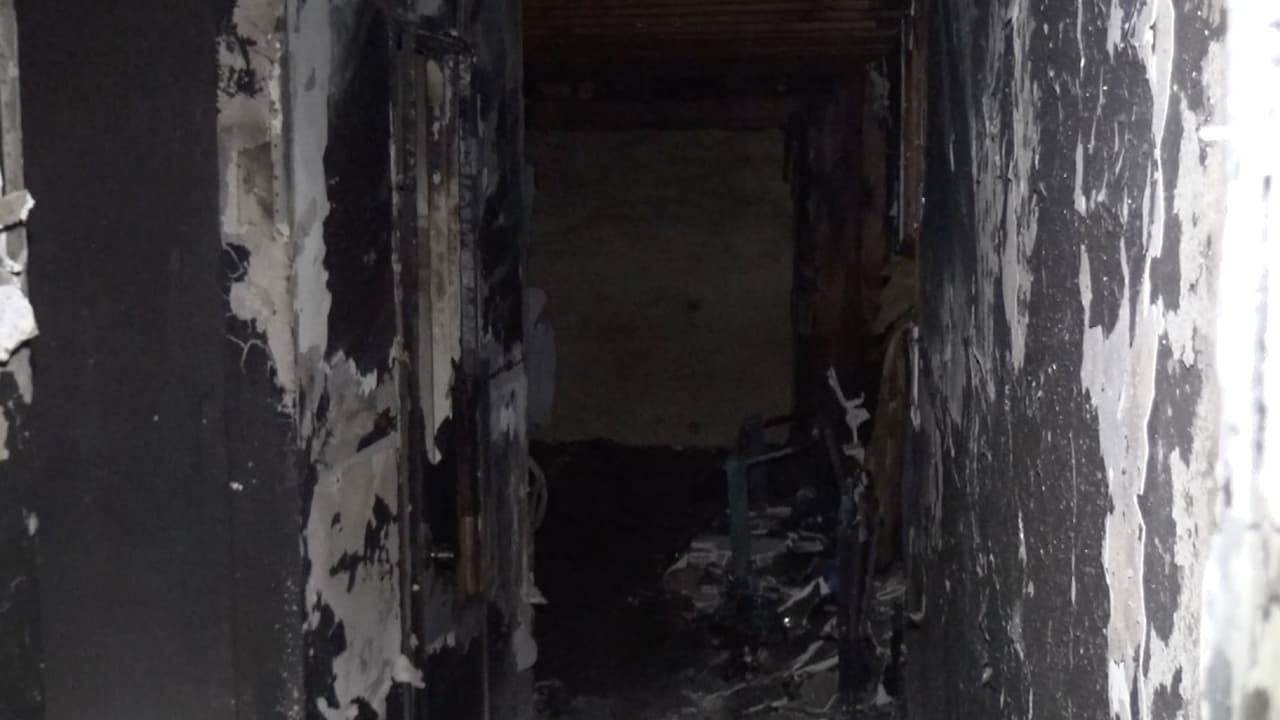 Mujer muere al quedar atrapada en el incendio de un apartamento en Baytown