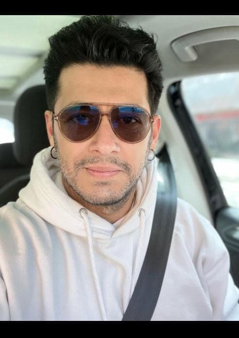 El actor dijo el pasado martes 13 que se había puesto en comunicación con la familia del sujeto y llegó a la conclusión que él tiene problemas mentales que lo han hecho asegurar que es hijo de los artistas.
<br>