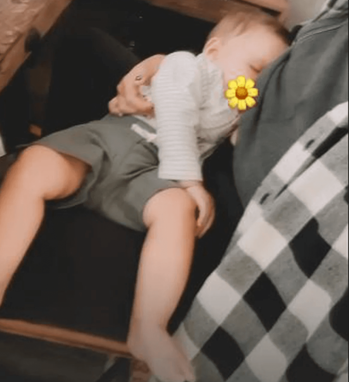 <h3 class="cms-H3-H3">Yuya</h3>
<br>
<br>Con tiernas fotos, la influencer Yuya y el cantautor Jorge Siddhartha capturaron uno de los momentos más importantes para ellos, el primer retrato de su hijo Mar. La imagen se convirtió en tendencia por su angelical cara.