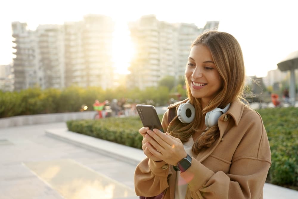 <h3 class="cms-H3-H3"><b>¿Cuáles son las horas espejo? </b></h3>
<br>Las horas espejo son todas aquellas que se repiten después de los dos puntos que marca tu reloj, por ejemplo: 11:11, 13:13: 18:18, 20:20. Por hacer mención de algunas.
<br>
<br>
<br>
<br>