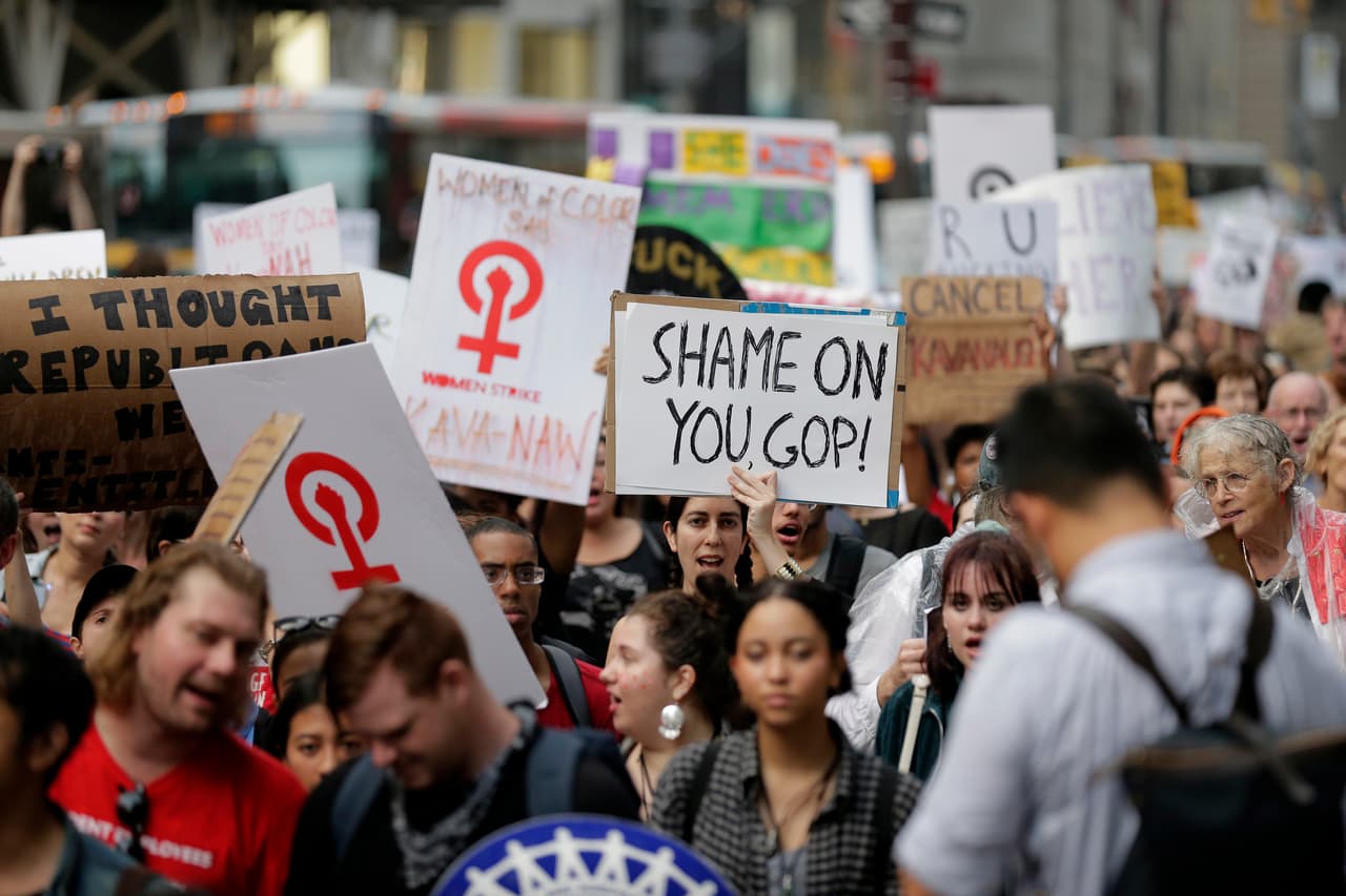 “Qué vergüenza Partido Republicano”, dice este mensaje visto en Times Square, Nueva York refiriéndose a las siglas 'Great Old Party'.