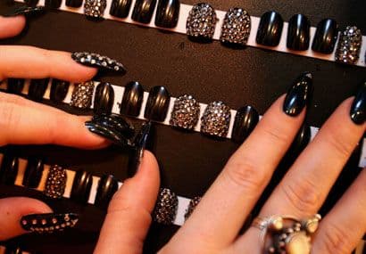 Lo ideal es que cambies este tipo de esmalte de alta duración cada 20 o 30 días.