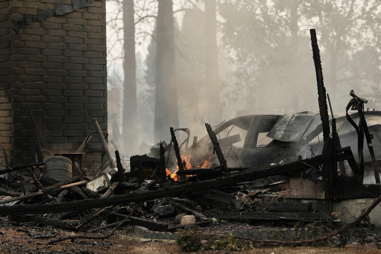Los incendios figuraban entre decenas de fuegos forestales en el oeste de Estados Unidos que pusieron al límite la capacidad de las agencias federales, estatales y locales para combatirlos.