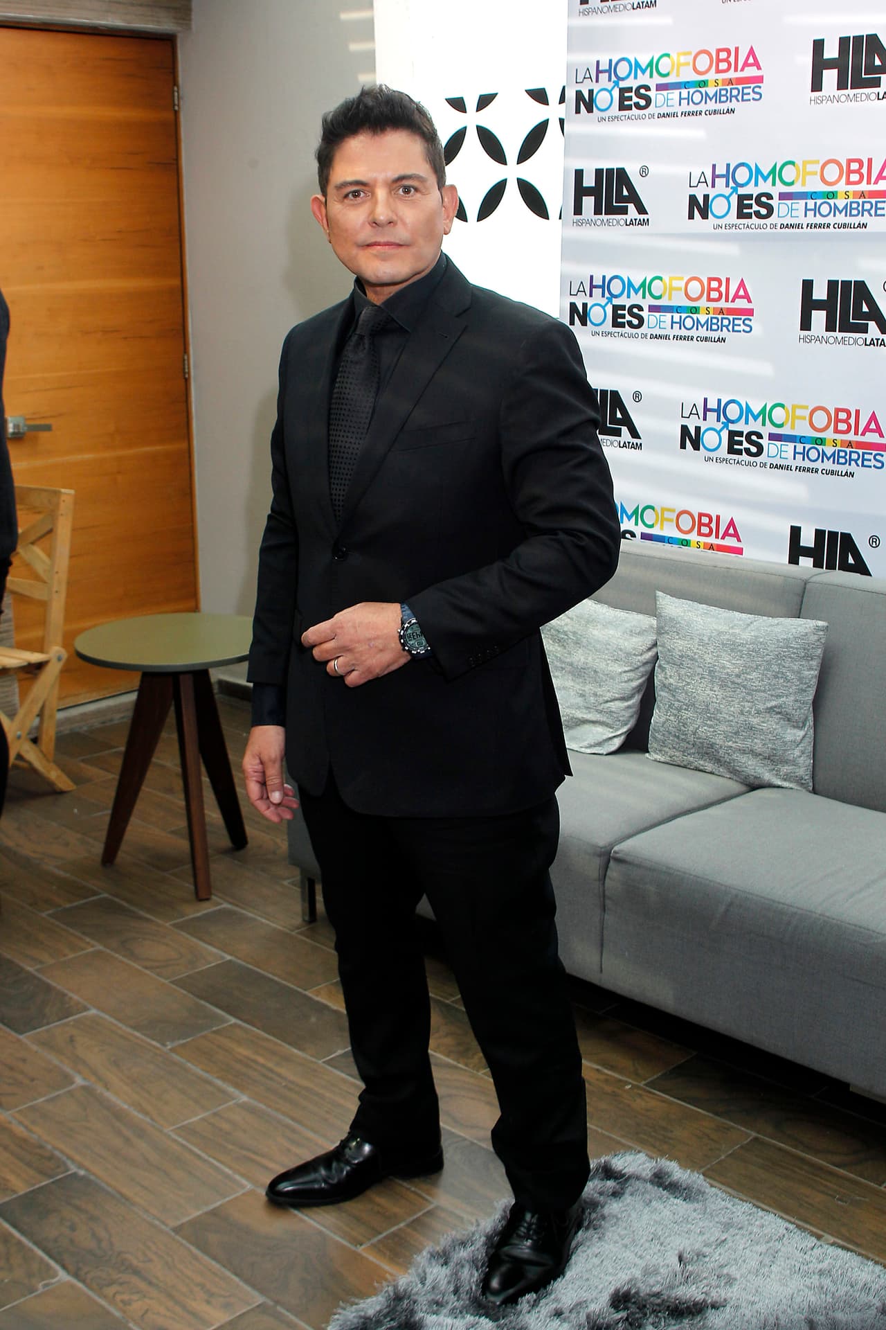 Desde que inició el aislamiento social, 
<b><a href="https://www.univision.com/radio/radio-nacional/famosos-en-apuros-por-la-crisis-economica-que-genera-la-pandemia-del-covid-19-fotos" target="_blank">el gremio artístico se vio afectado</a></b> ante la cancelación o postergación de proyectos. Muchos artistas se las han ingeniado para mantenerse activos y con ingresos. Algunos han optado por proyectos vía 'streaming' y otros más han buscado alternativas económicas lejos de la actuación para subsistir. 
<br>