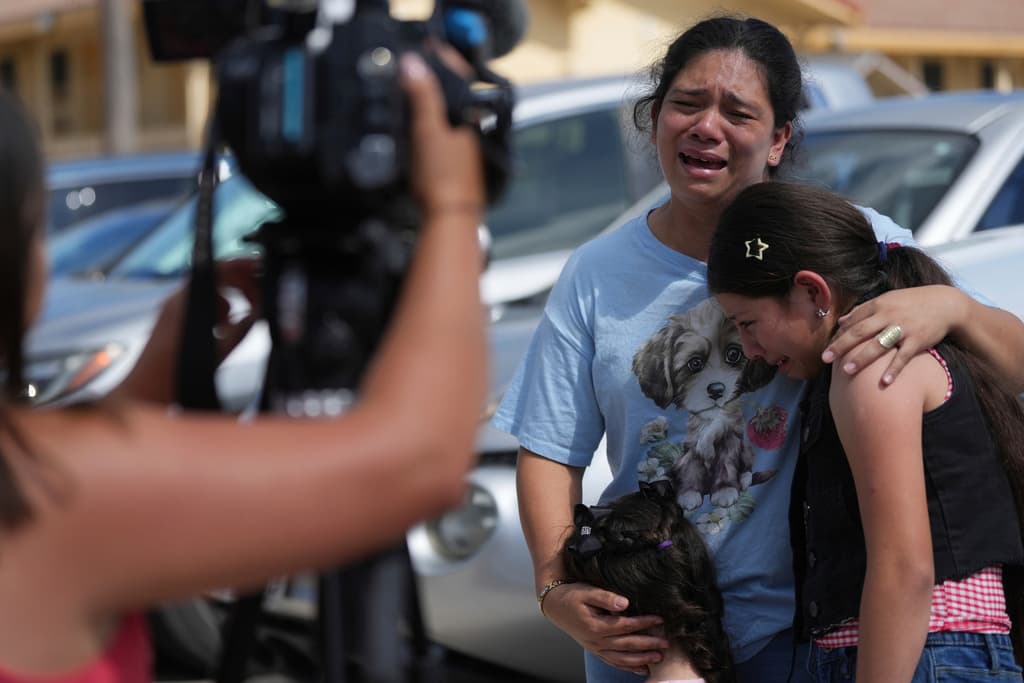 “No sé qué voy a hacer. 
<b>No tengo a nadie, no tengo trabajo, no sé</b>”, compartió la hondureña frente a los medios de comunicación.
