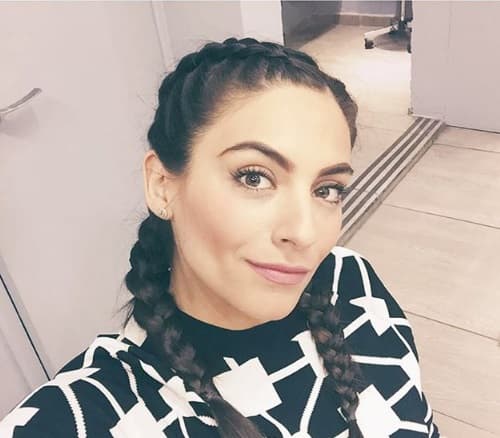 Por qué no, hasta se atreve a lucir un nuevo peinado para sus lindos seguidores.