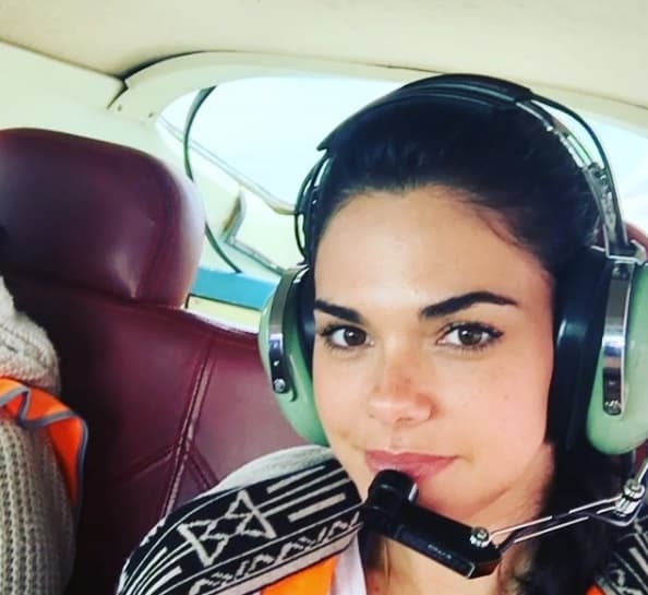 También aprovecha sus ratos libres para tomar un helicóptero y conocer la bella región de Granada desde las alturas.