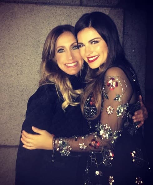 También se pone guapa para asistir a los eventos más importantes y tomarse fotos con su amiga Lili Estefan.