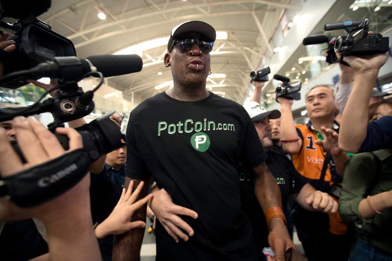 Dennis Rodman emprende nuevo viaje a Corea del Norte, donde busca "abrir las puertas" al diálogo