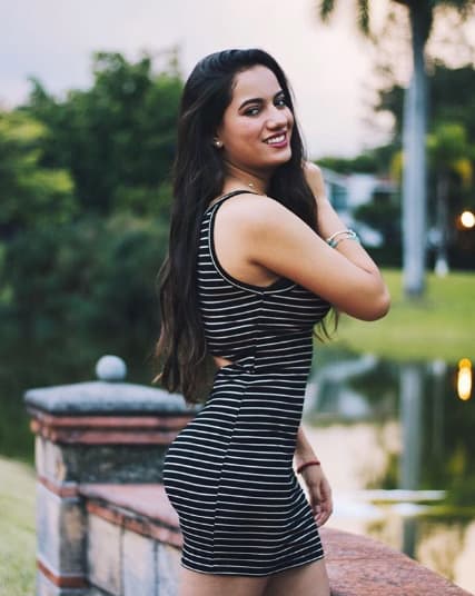 Marcelia asegura que desde niña ha querido convertirse en actriz, aunque su padre le decía que tenía bonita voz.