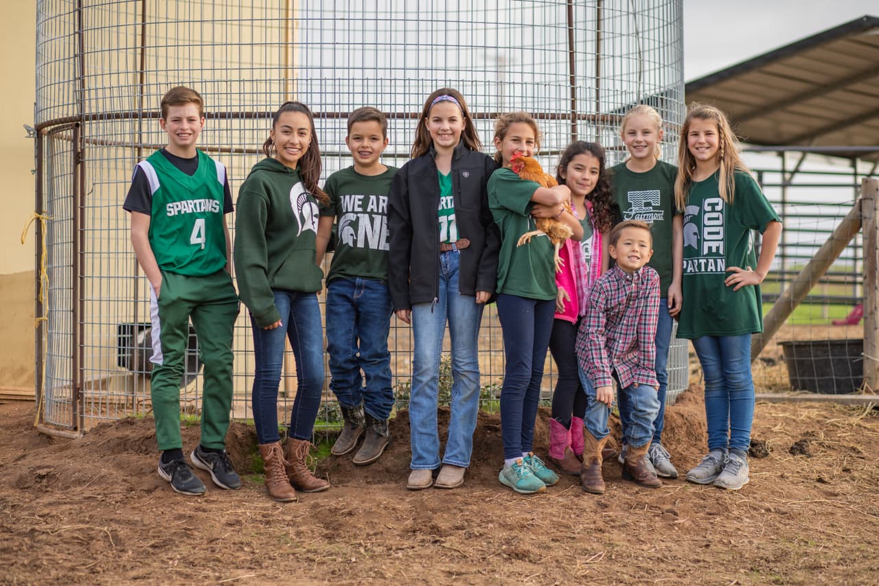 El objetivo principal es que los estudiantes de Fairmont aprendan a crear una industria agrícola saludable y sostenible, desde el suelo hasta el plato.
<br>