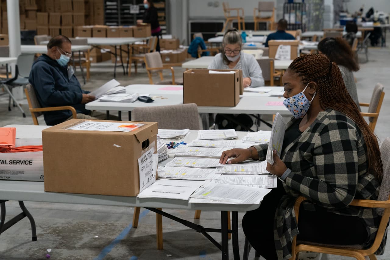 Nueva York inicia recuento de votos en ausencia, una semana después de las elecciones generales