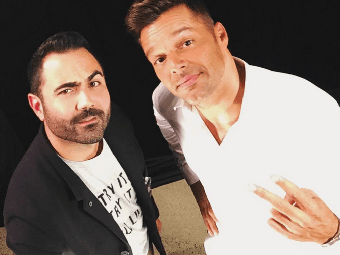 Enrique Santos se tomó una foto del recuerdo con Ricky Martin. ¡Par de galanes!