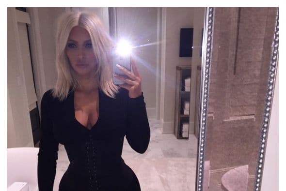 No es la primera vez que Kim luce una cabellera rubia.