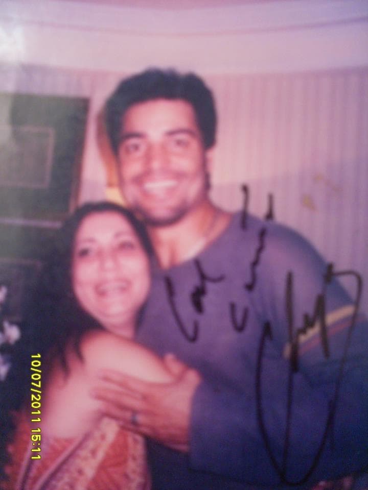 Entre sus tesoros, las fanáticas tienen estas lindas fotos autografiadas.