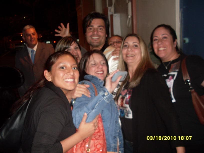 ¿Eres fan de Chayanne? Seguramente tienes fotos como esta.