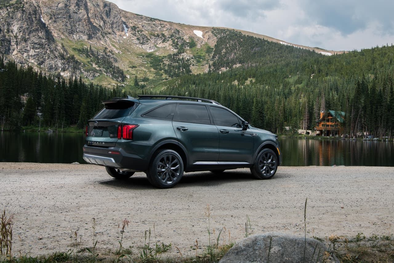 En Estados Unidos, la nueva Sorento saldrá a la venta este mismo año en cinco niveles de equipamiento: LX, S, EX, SX y SX-Prestige. Kia todavía tiene pendiente anunciar sus precios, pero se espera que lo haga en las próximas semanas.