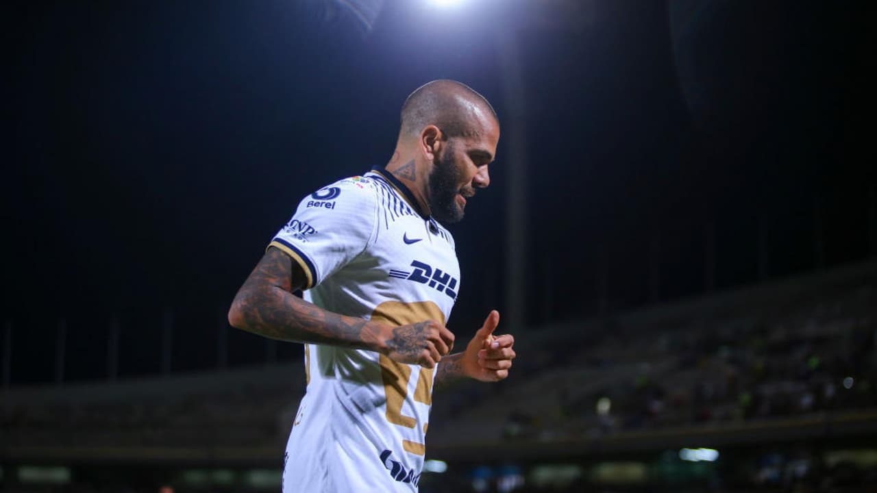 Dani Alves es baja para el Santos vs. Pumas por un problema familiar