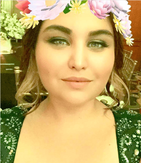 La imagen tierna aún la mantiene, sólo que ahora Estefanía decidió agregarle un toque sexy.