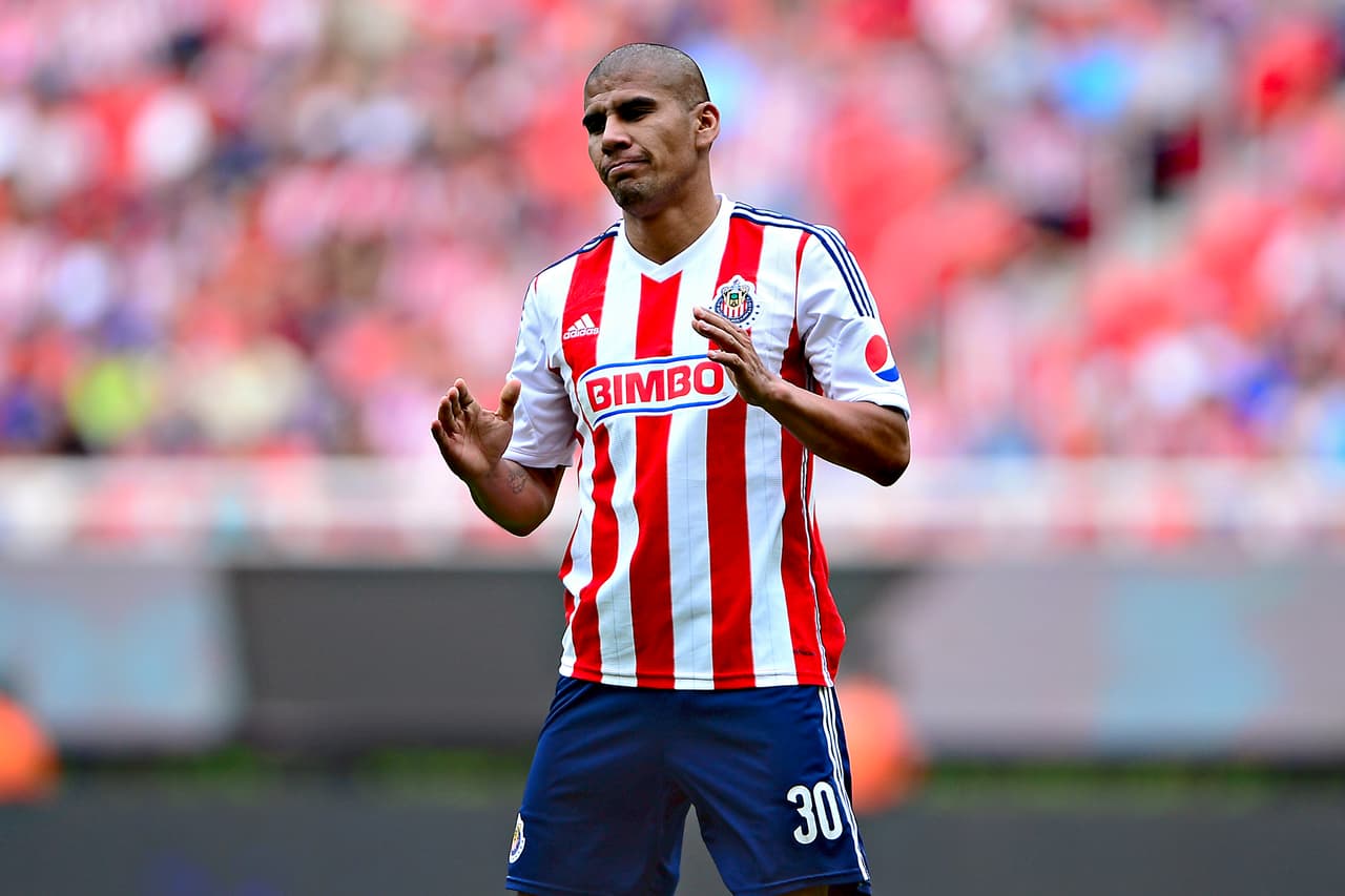 Matías Almeyda dejó fuera a Carlos Salcido para la jornada 7