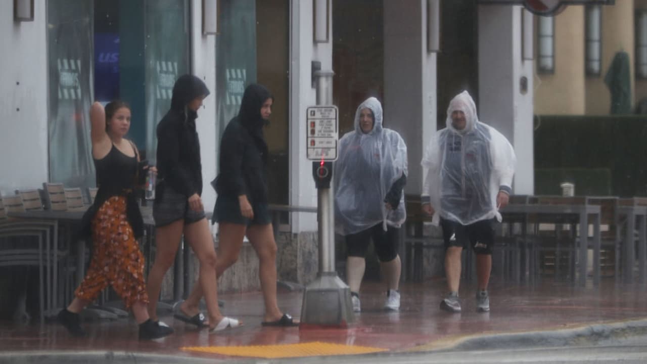 Los cielos nublados y las lluvias continuarán presentes durante la tarde de miércoles en Miami