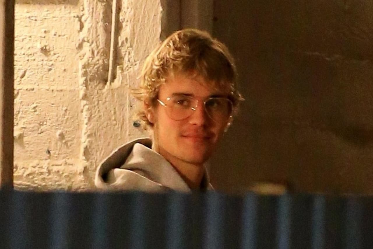 Justin Bieber llegó por separado al servicio de la iglesia Hillsong la tarde del miércoles en Los Ángeles, California.