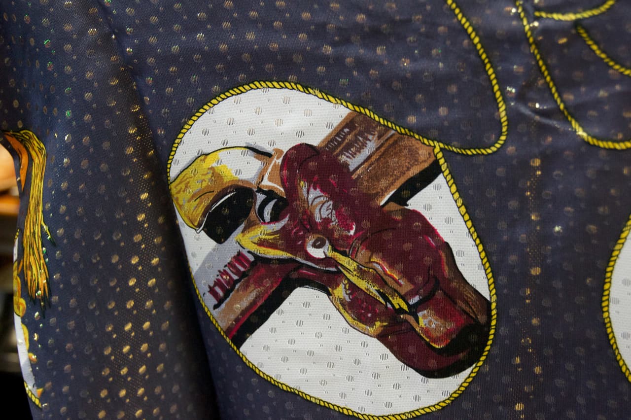 El detalle de una "camisa metálica", como las que usaba el "Señor de los Cielos".