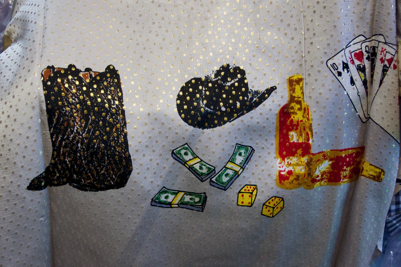 Botas, sombrero, alcohol y naipes: La vida entorno al narco.