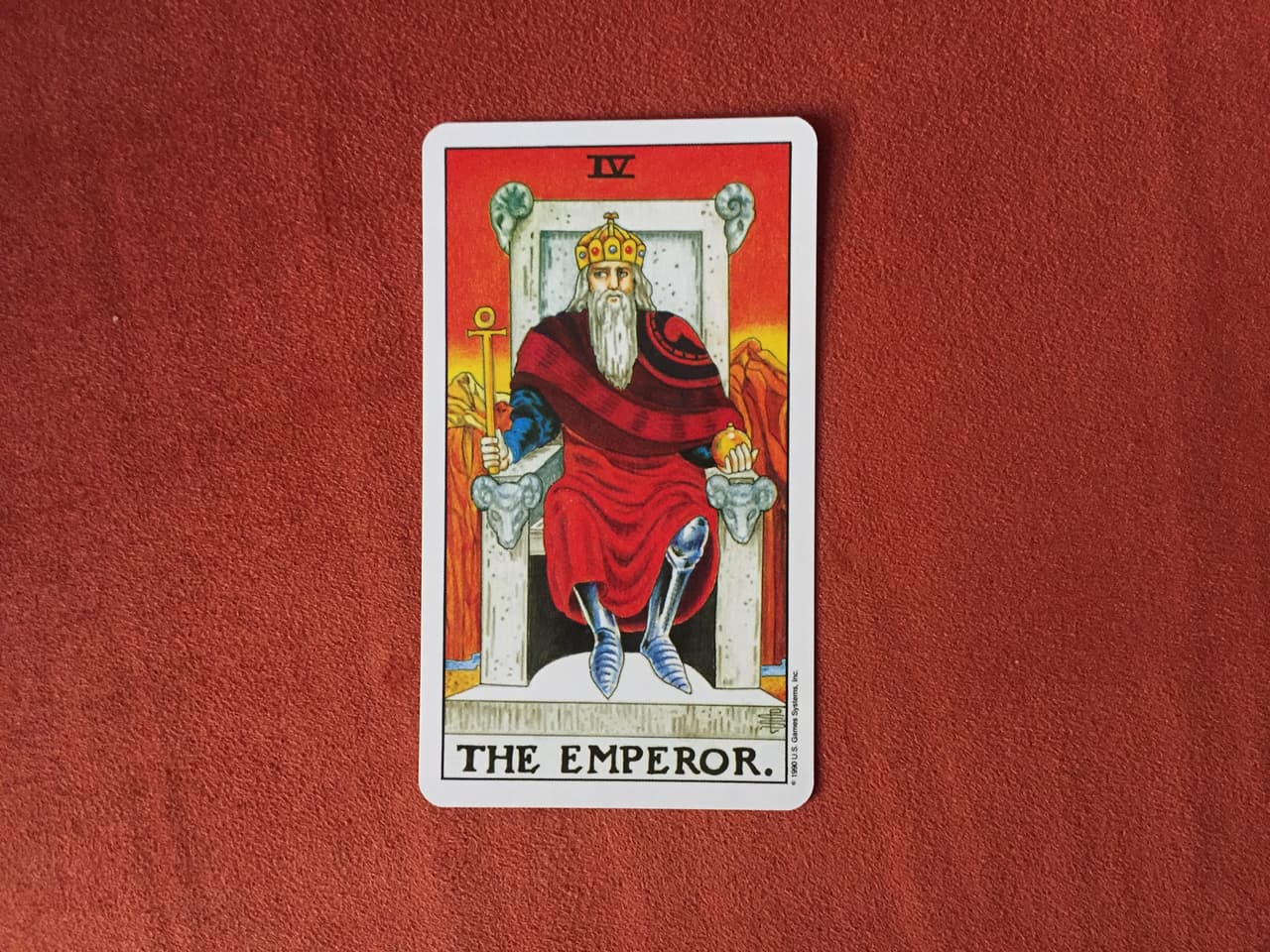 Como buen Emperador, nos habla de que hemos triunfado o nuestra meta es triunfar sobre lo material. Es pensar más con la cabeza que con el corazón; el dominio de lo racional sobre lo pasional. Aunque eso tal vez no sea la solución para algunas cuestiones o situaciones, nos muestra que ese es el camino que debemos tomar: pensar bien antes de hacer las cosas.