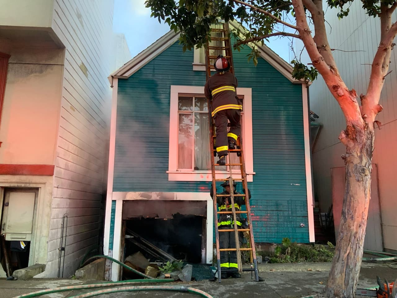 Los bomberos respondieron rápidamente a la residencia en la 
<b>cuadra 600 de Judah Street</b> alrededor de las 7:03 am y lograron controlar el incendio.