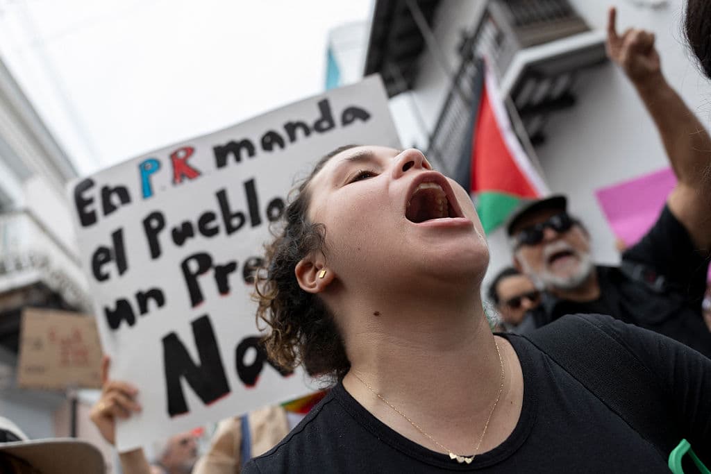 <b>La protesta se realizó en un ambiente de tensión creciente</b>, tras revelarse que el gobierno entregó datos de más de 6,000 migrantes a autoridades federales.