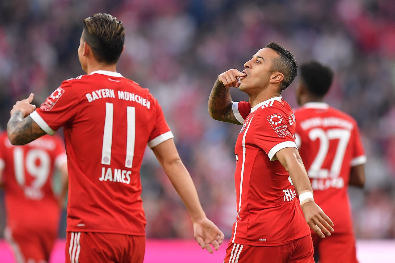 Le cedió el balón a Corentin Tolisso, este centró y en el rebote Thiago aprovechó para empujar la pelota.